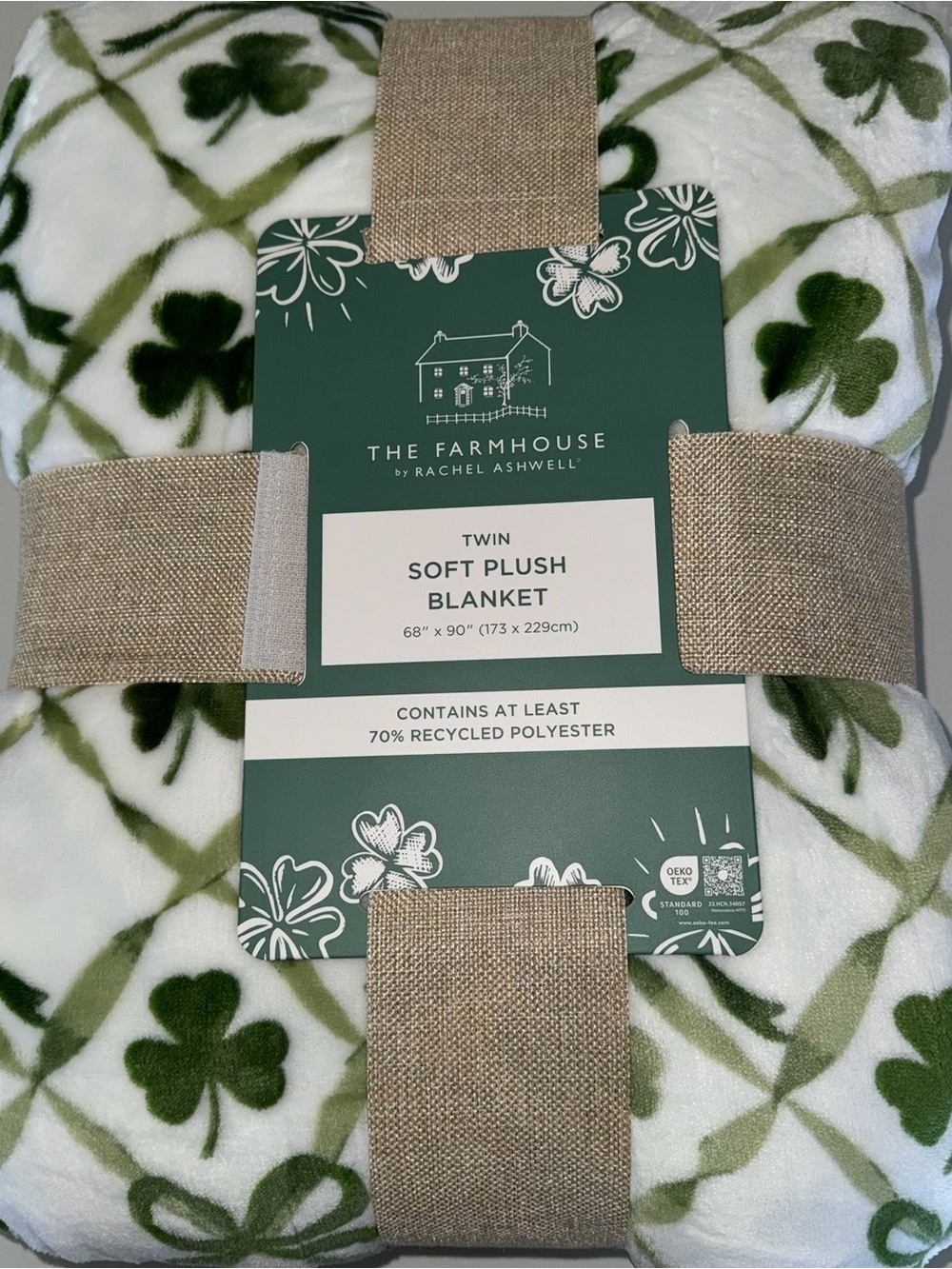 The Farmhouse by Rachel Ashwell Lucky Green Clovers & Bows Plush Blanket NEW - Picture 5 of 5